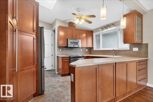 15302 76 Av, Edmonton, AB 
