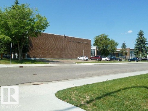 15302 76 Av, Edmonton, AB 