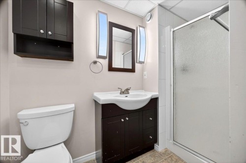 15302 76 Av, Edmonton, AB 