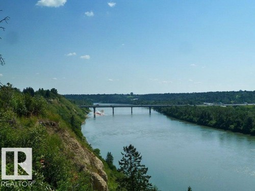 15302 76 Av, Edmonton, AB 