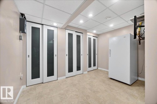 15302 76 Av, Edmonton, AB 