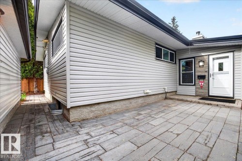 15302 76 Av, Edmonton, AB 