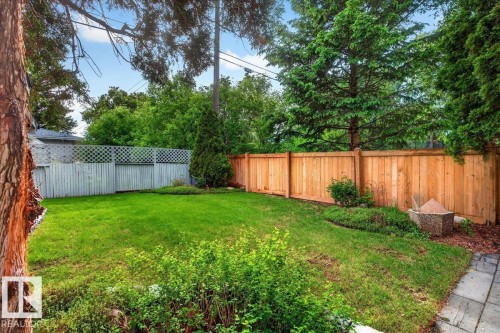 15302 76 Av, Edmonton, AB 