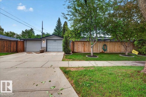 15302 76 Av, Edmonton, AB 
