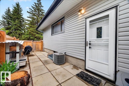 15302 76 Av, Edmonton, AB 