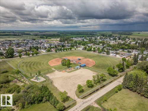 5023 47Ave, Calmar, AB 