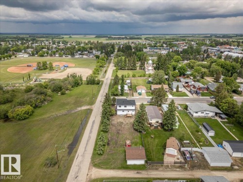 5023 47Ave, Calmar, AB 