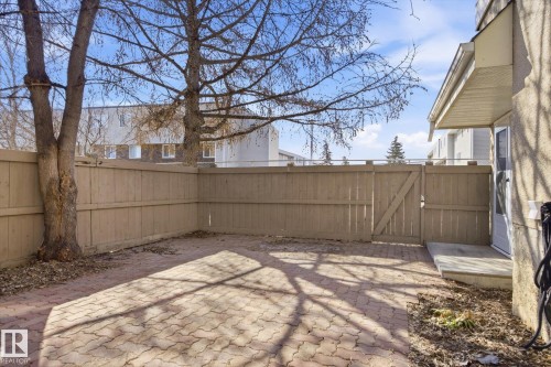 Fenced outdoor area featuring a paver patio and a gate - 857 Erin Place, Edmonton, AB 