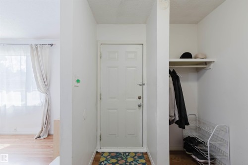 Interior entry - 4 14310 80 Street, Edmonton, AB 