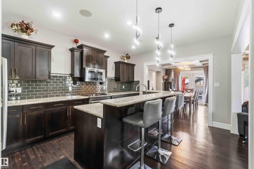 247 Ambleside Drive, Edmonton, AB - Indoor Photo Showing Kitchen With Upgraded Kitchen