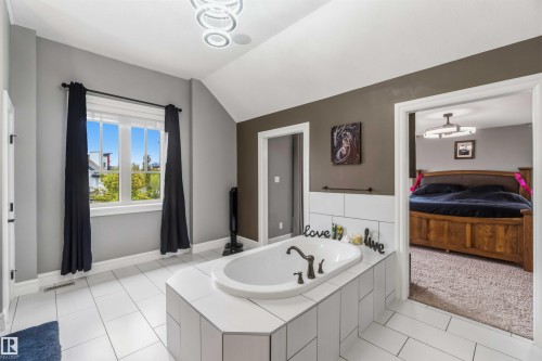 247 Ambleside Drive, Edmonton, AB - Indoor Photo Showing Bathroom