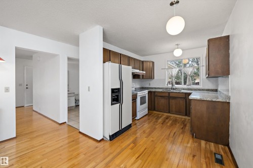6816 40 Avenue, Edmonton, AB 