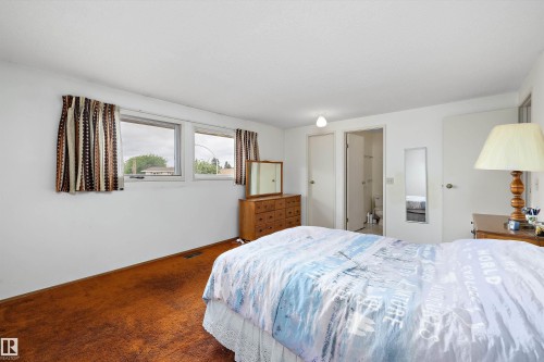 6816 40 Avenue, Edmonton, AB 