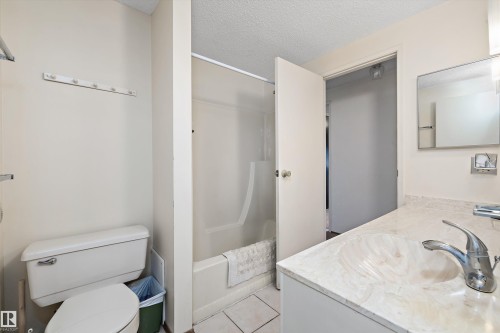 6816 40 Avenue, Edmonton, AB 