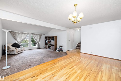 6816 40 Avenue, Edmonton, AB 