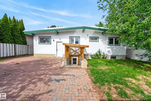 9043 52 Street, Edmonton, AB 