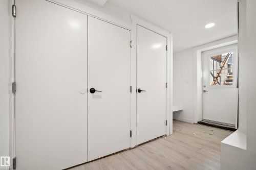 9043 52 Street, Edmonton, AB 