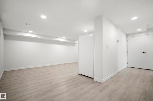 9043 52 Street, Edmonton, AB 