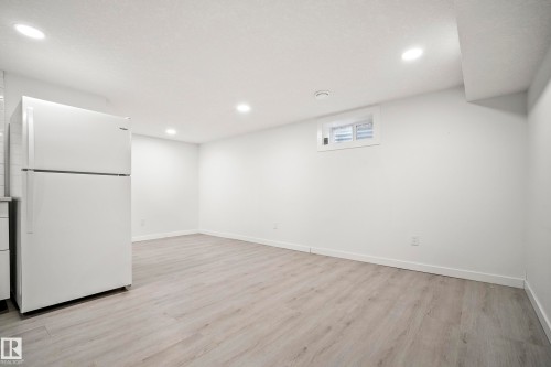 9043 52 Street, Edmonton, AB 