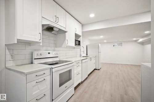 9043 52 Street, Edmonton, AB 