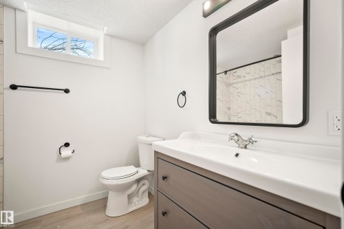 Legal Suite - (4-Piece) Main Bathroom - 9043 52 Street, Edmonton, AB 