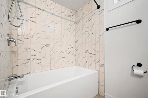 Legal Suite - (4-Piece) Main Bathroom - 9043 52 Street, Edmonton, AB 