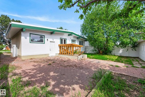 9043 52 Street, Edmonton, AB 