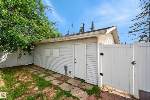 9043 52 Street, Edmonton, AB 