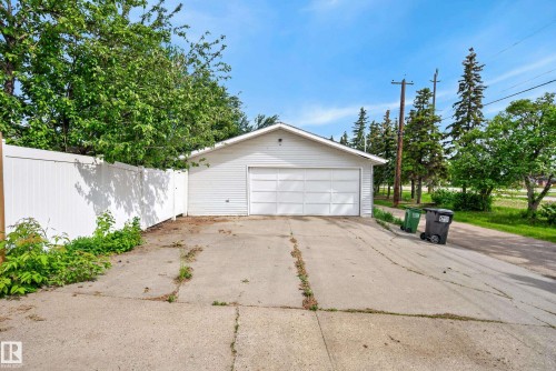 9043 52 Street, Edmonton, AB 