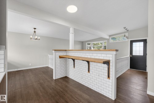 9043 52 Street, Edmonton, AB 