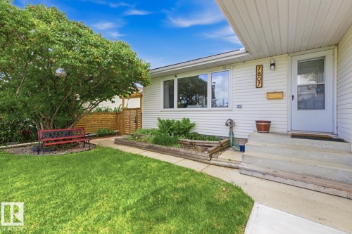 7807 132 Avenue, Edmonton, AB 