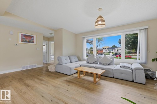 7807 132 Avenue, Edmonton, AB 