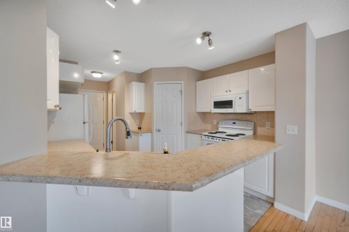 54 155 Crocus Crescent, Sherwood Park, AB - Indoor Photo Showing Kitchen