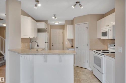 54 155 Crocus Crescent, Sherwood Park, AB - Indoor Photo Showing Kitchen