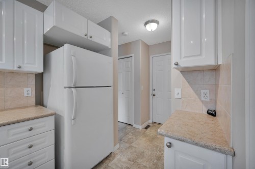 54 155 Crocus Crescent, Sherwood Park, AB - Indoor Photo Showing Kitchen