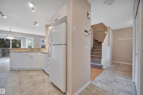 54 155 Crocus Crescent, Sherwood Park, AB - Indoor Photo Showing Kitchen
