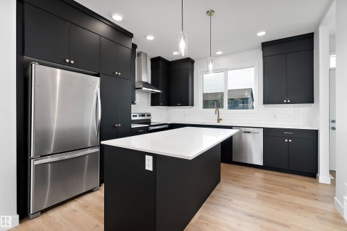 5275 Edgemont Boulevard Nw, Edmonton, AB - Indoor Photo Showing Kitchen With Stainless Steel Kitchen With Upgraded Kitchen
