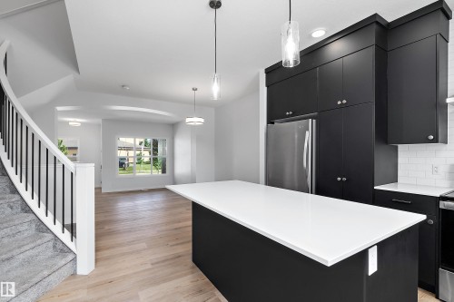 5275 Edgemont Boulevard Nw, Edmonton, AB - Indoor Photo Showing Kitchen