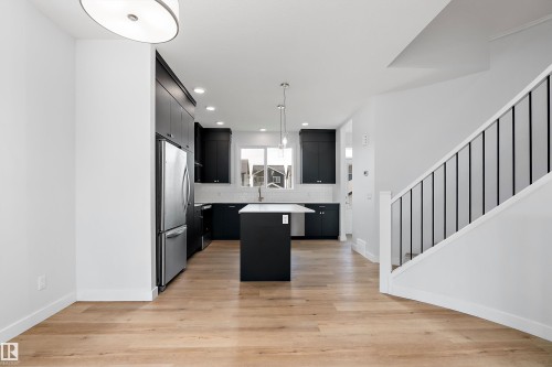 5275 Edgemont Boulevard Nw, Edmonton, AB - Indoor Photo Showing Kitchen With Upgraded Kitchen