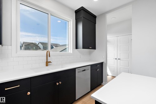 5275 Edgemont Boulevard Nw, Edmonton, AB - Indoor Photo Showing Kitchen
