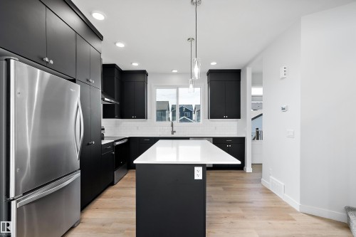 5275 Edgemont Boulevard Nw, Edmonton, AB - Indoor Photo Showing Kitchen With Stainless Steel Kitchen With Double Sink With Upgraded Kitchen