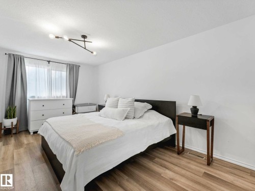 3904 35 Avenue, Edmonton, AB 