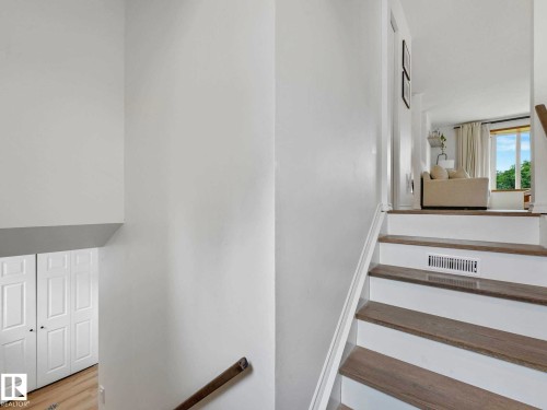 3904 35 Avenue, Edmonton, AB 