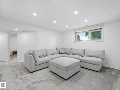 3904 35 Avenue, Edmonton, AB 