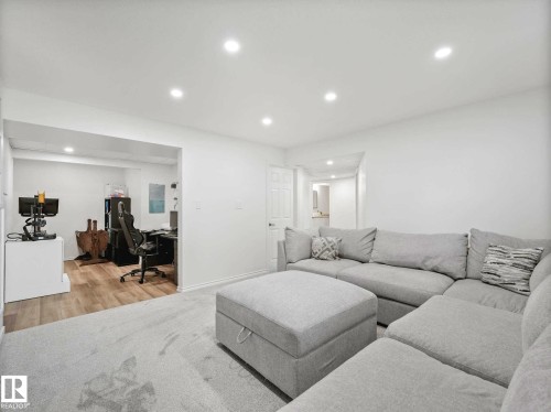 3904 35 Avenue, Edmonton, AB 
