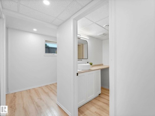 3904 35 Avenue, Edmonton, AB 