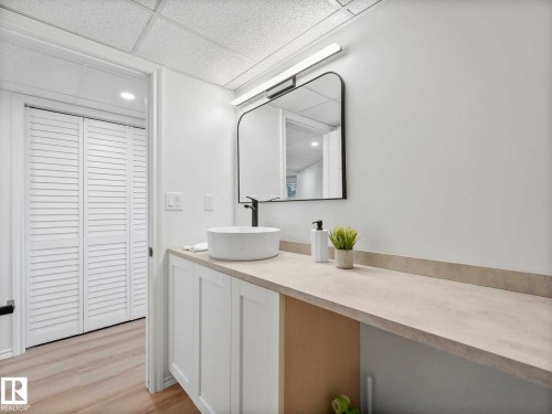 3904 35 Avenue, Edmonton, AB 