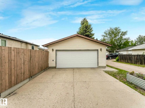 3904 35 Avenue, Edmonton, AB 