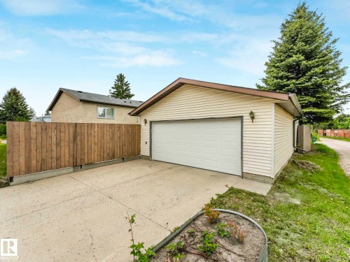 3904 35 Avenue, Edmonton, AB 