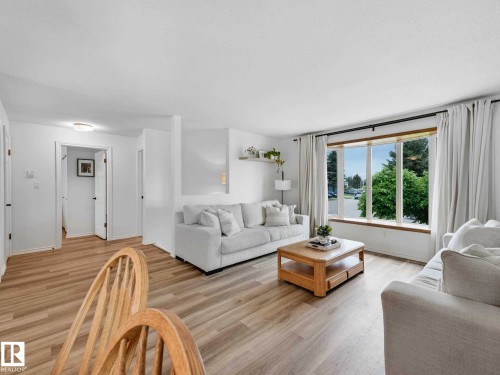 3904 35 Avenue, Edmonton, AB 